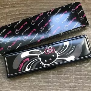 MAC Hello Kitty Hello Dolly Eye Shadow Palette